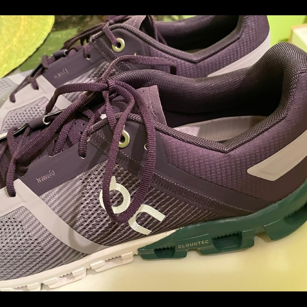 ON running Cloudflow sneakers 10.5M